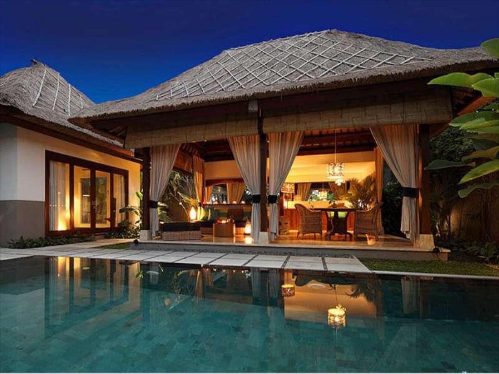 The One Boutique Villas in the trendy lifestyle district of Seminyak is a luxury Bali villa resort that celebrates the warmth of the island and its people. It offers just six elegantly-appointed Bali villas that are fully serviced for personal comfort and convenience. These design-driven Bali luxury villas are strategically located just minutes away from the golden sands of Seminyak Beach, popular restaurants, fashionable shops and stylish beach clubs.