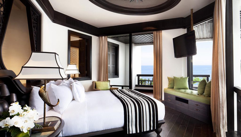 Các phòng nghỉ tiện nghi, sang trọng với cảm hứng từ kiến trúc truyền thống của InterContinental Danang Sun Peninsula Resort