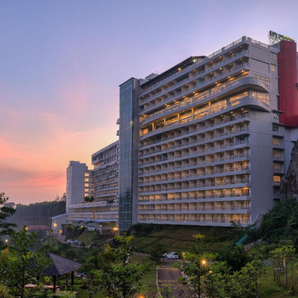 Luxury Hotel Booking - Le Eminence Puncak Hotel Convention and Resort - ATASTAY
