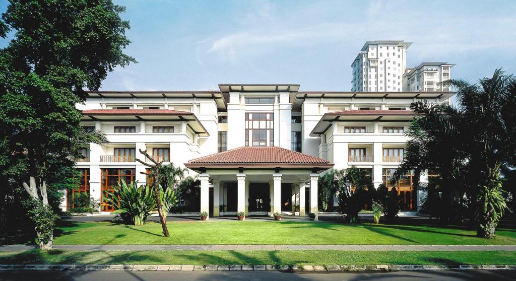 Hotel yang bernuansa hijau di tengah kota - The Dharmawangsa Jakarta - ATASTAY