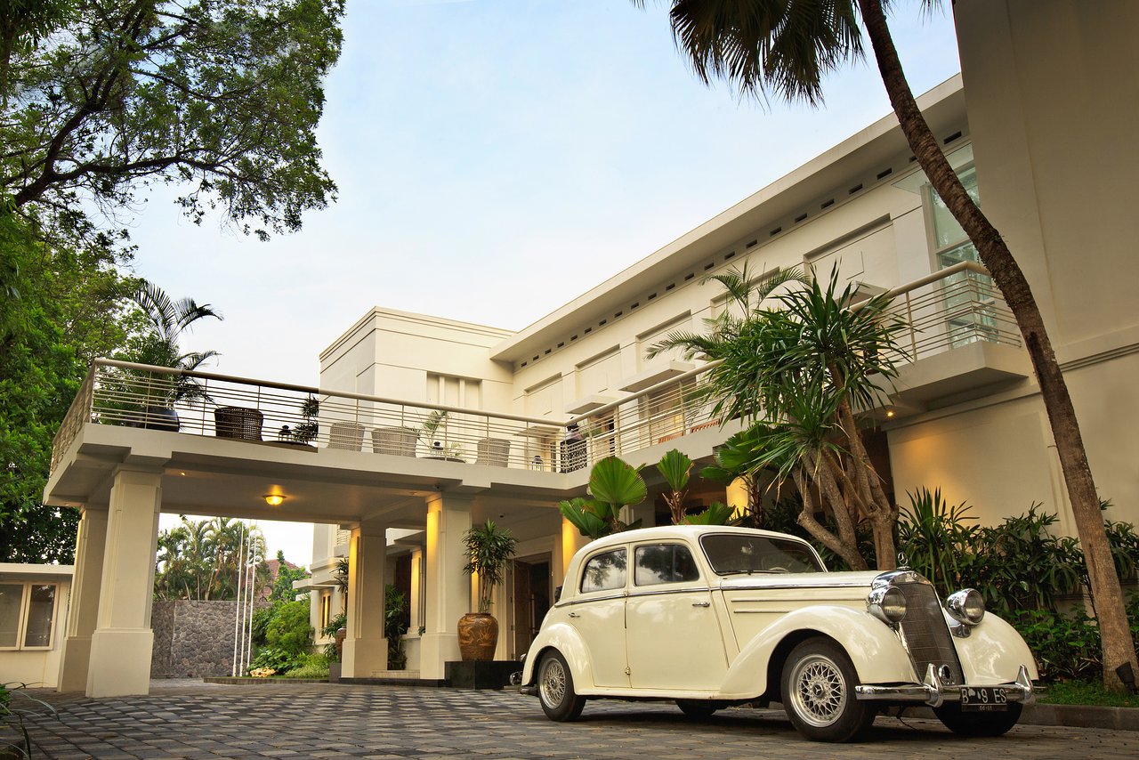 Eksterior Hotel yang Klasik dan Indah - ATASTAY