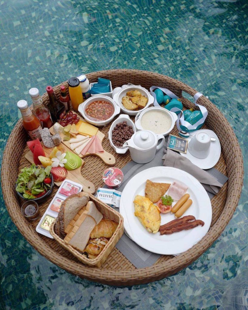 floating breakfast