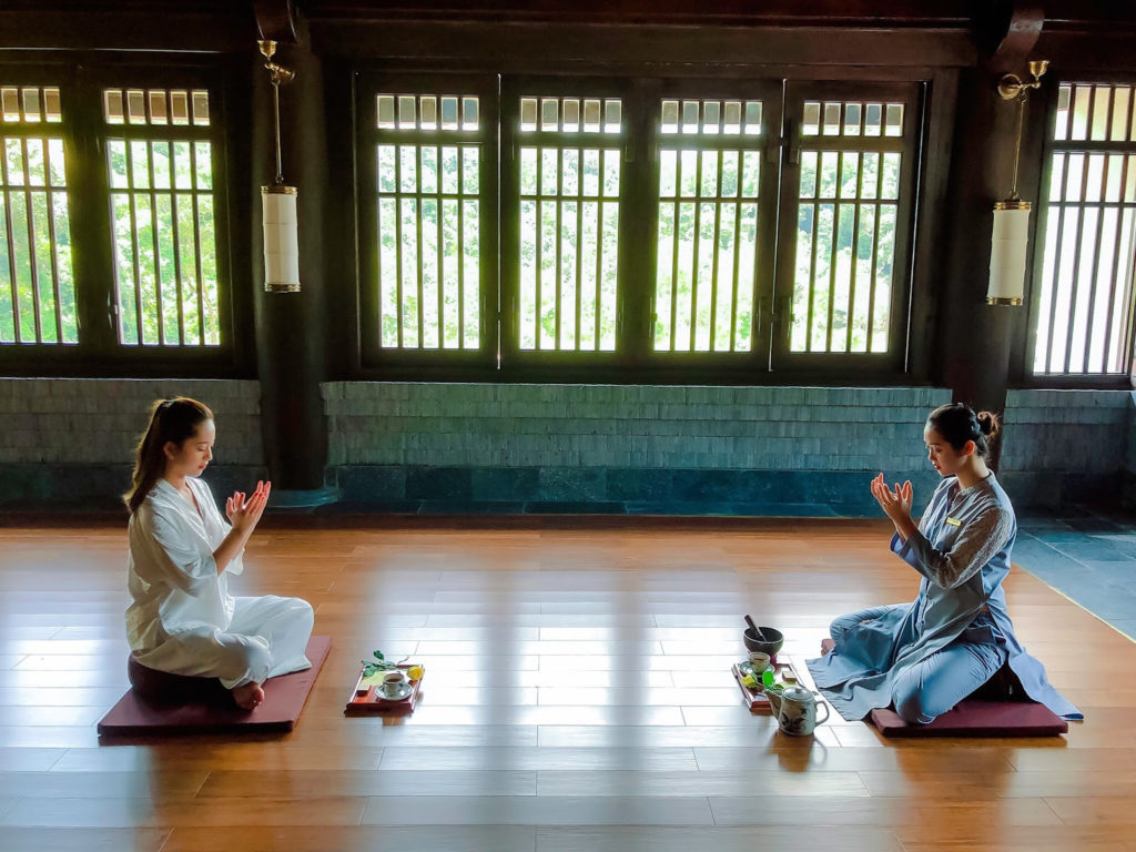 Tham gia các lớp yoga , tĩnh tâm vào mỗi buổi sớm-Legacy Yen tu resort - Luxury hotel booking ATASTAY