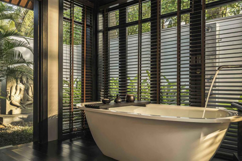  Thiết kế nhà tắm với xu hướng mở tại Four Seasons The Nam Hai